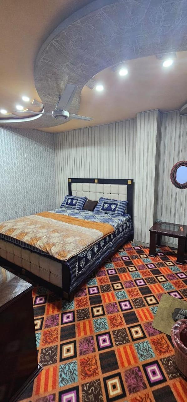 Town Guest House Toba Tek Singh ภายนอก รูปภาพ