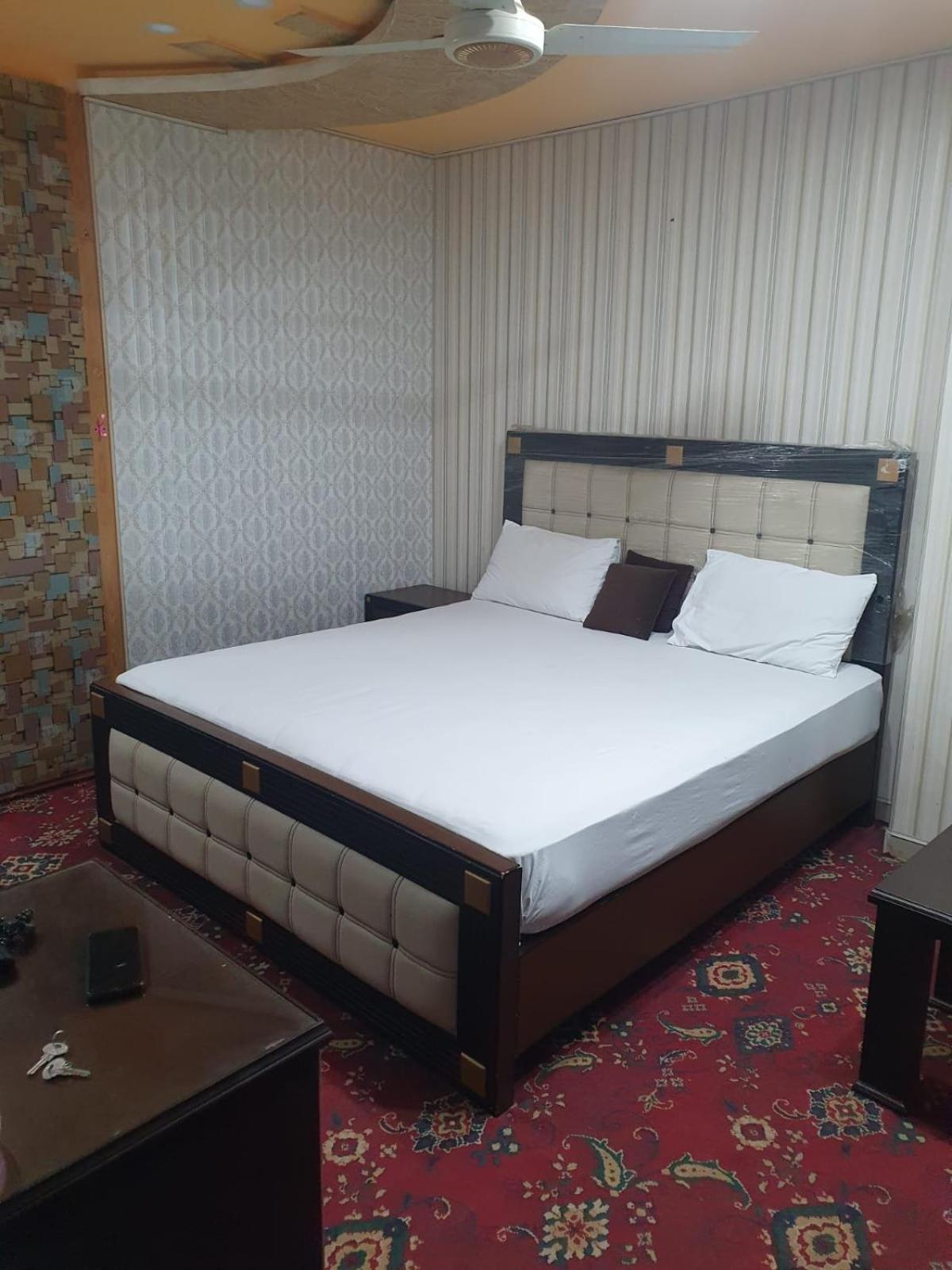 Town Guest House Toba Tek Singh ภายนอก รูปภาพ