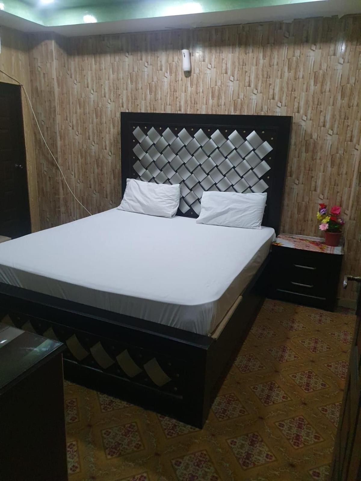 Town Guest House Toba Tek Singh ภายนอก รูปภาพ