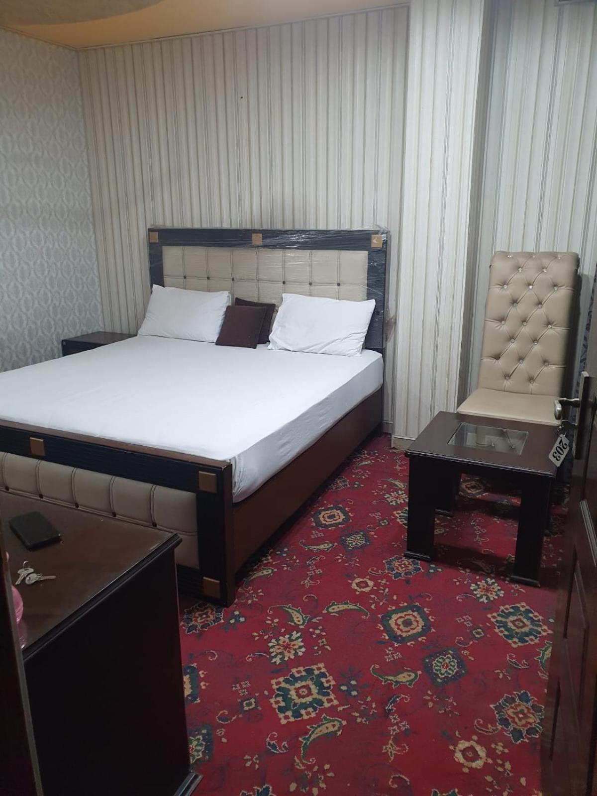 Town Guest House Toba Tek Singh ภายนอก รูปภาพ